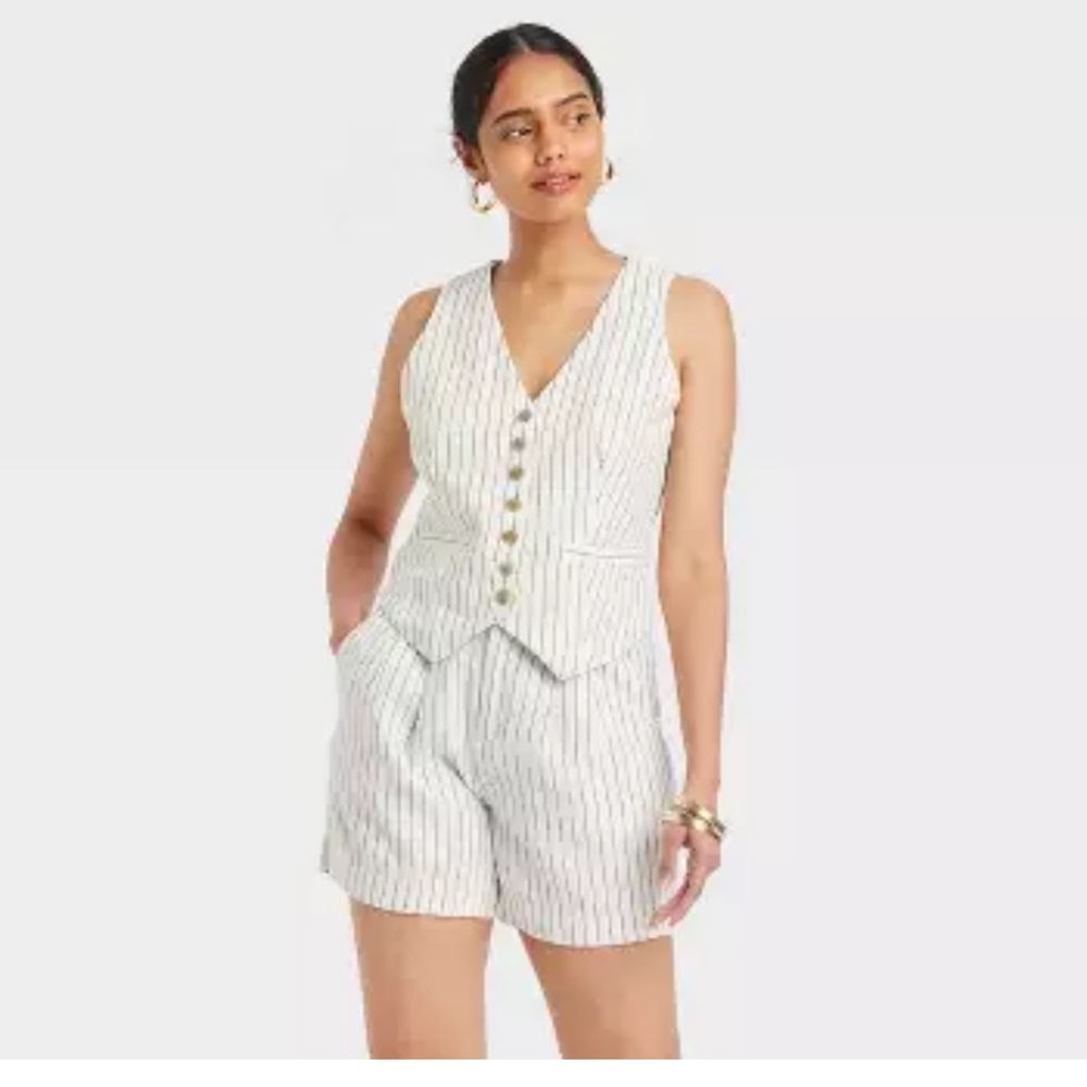 Linen suit vest and tailored shorts set top size xs, bottoms size 8 nwt